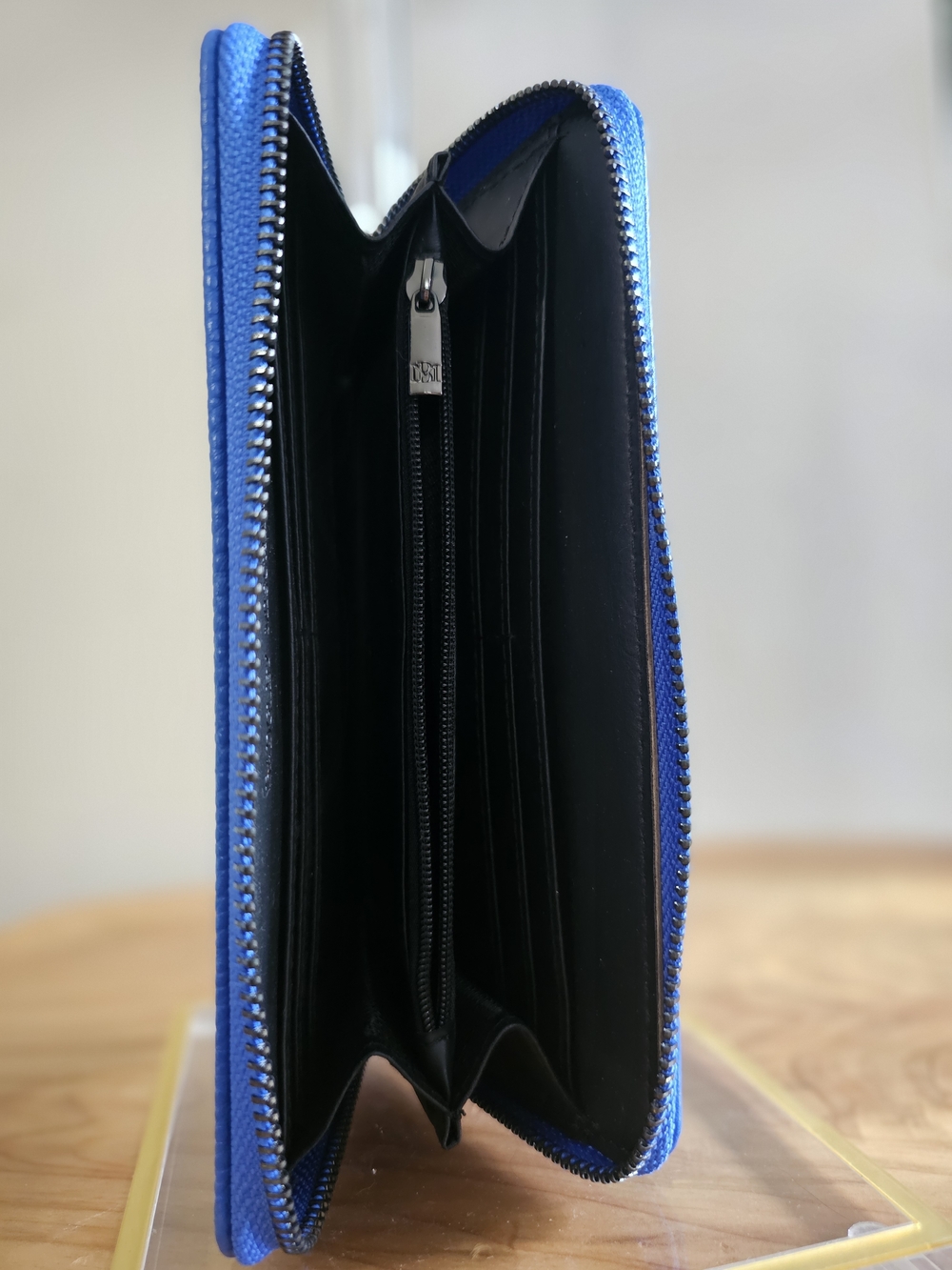 Badgley Mischka Electric Blue Vegan Leather Wallet - Picture 5 of 6